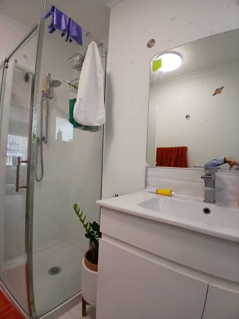 Mount Wellington Two bedroom unit with two carparks! photo