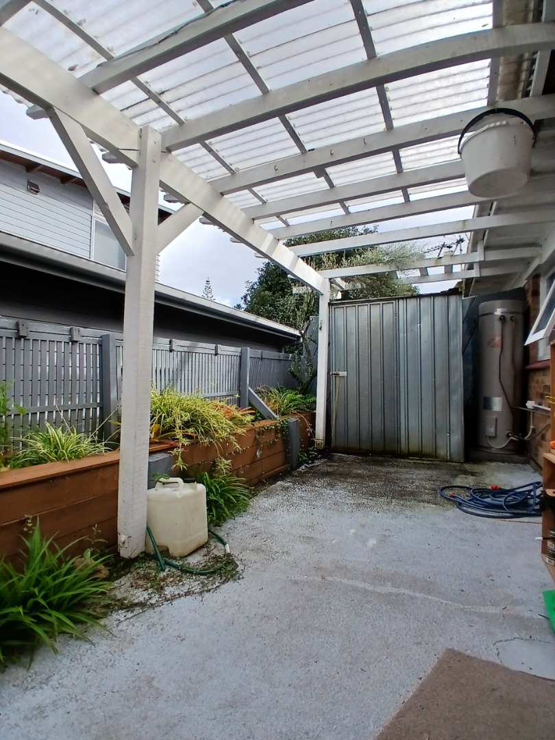 Mount Wellington Two bedroom unit with two carparks! photo