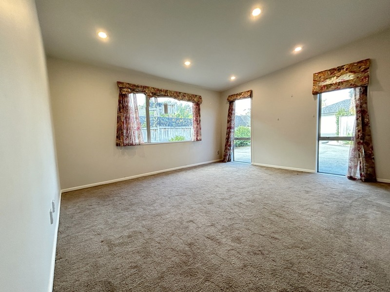 SILVERDALE - 4 Bedroom Family Home photo