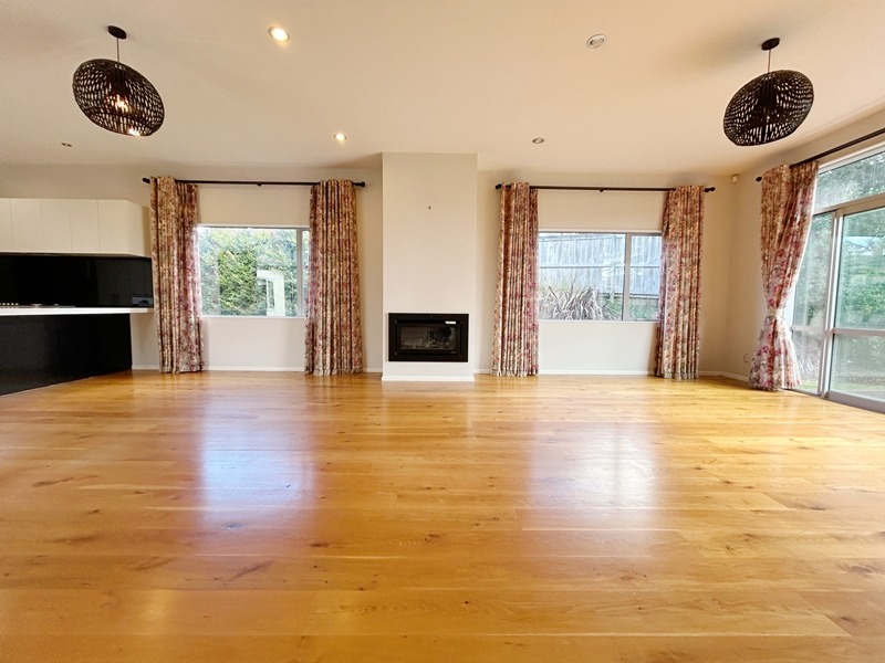 SILVERDALE - 4 Bedroom Family Home photo