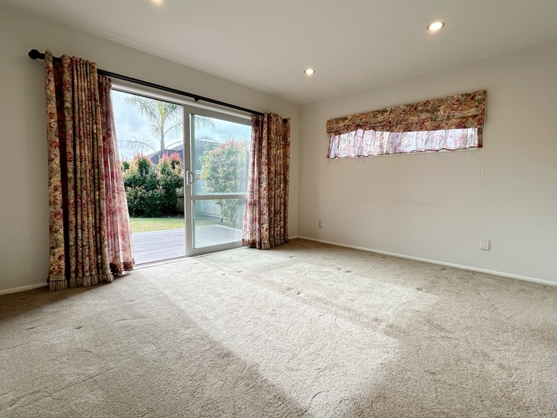 SILVERDALE - 4 Bedroom Family Home photo