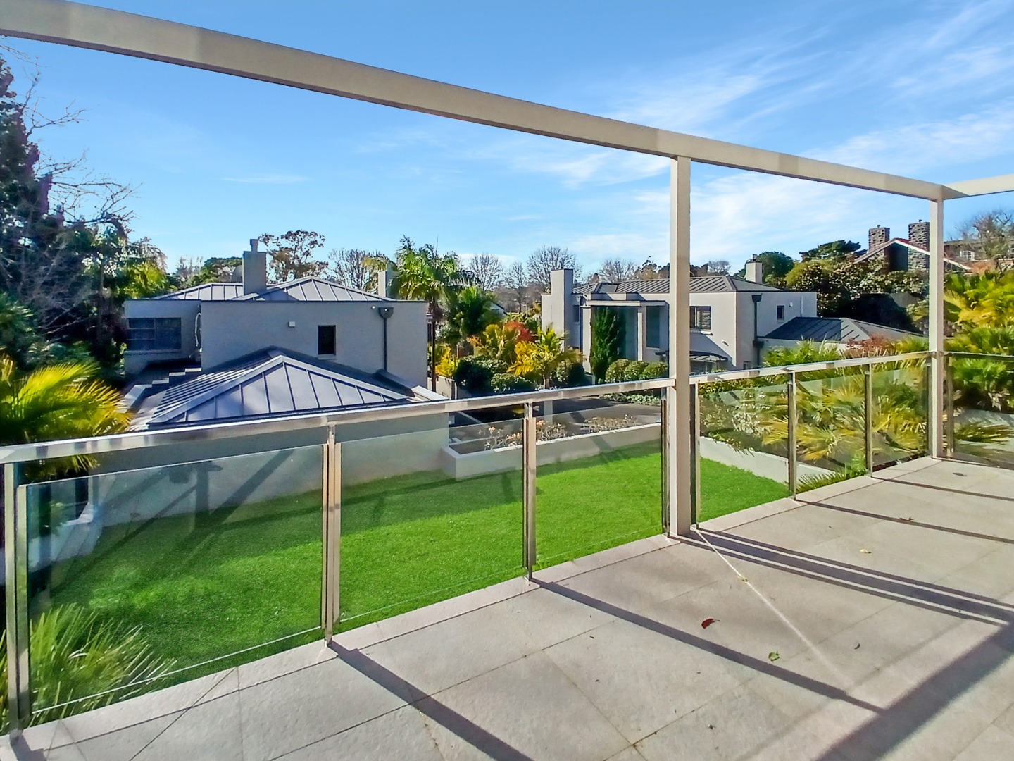 Epsom , Architecturally designed stunning five bedroom four Bathroom Home! photo