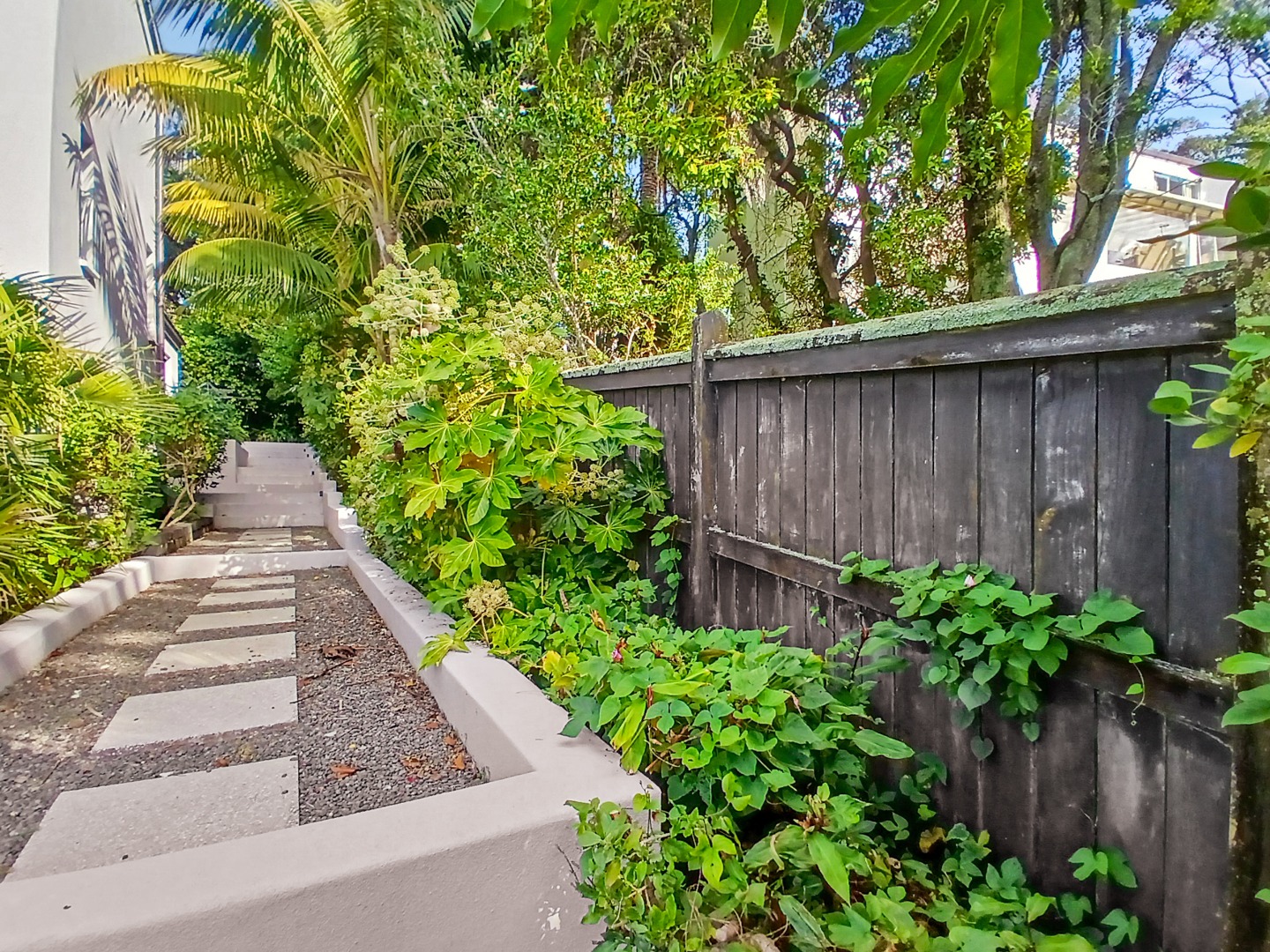 Epsom , Architecturally designed stunning five bedroom four Bathroom Home! photo