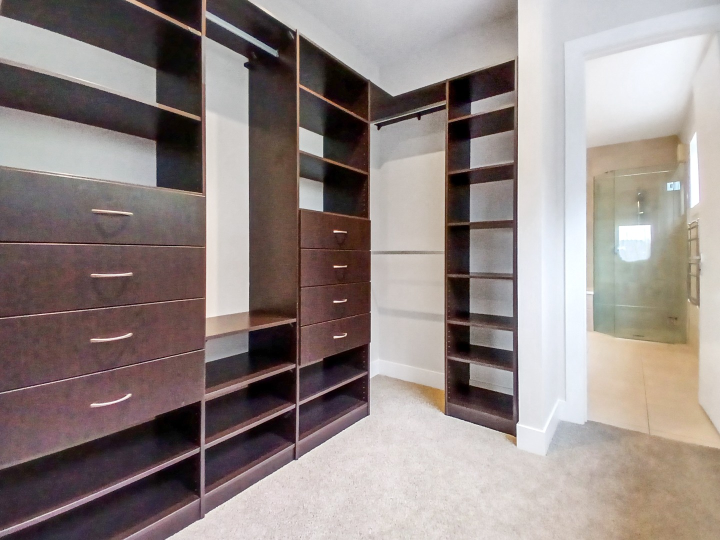 Epsom , Architecturally designed stunning five bedroom four Bathroom Home! photo