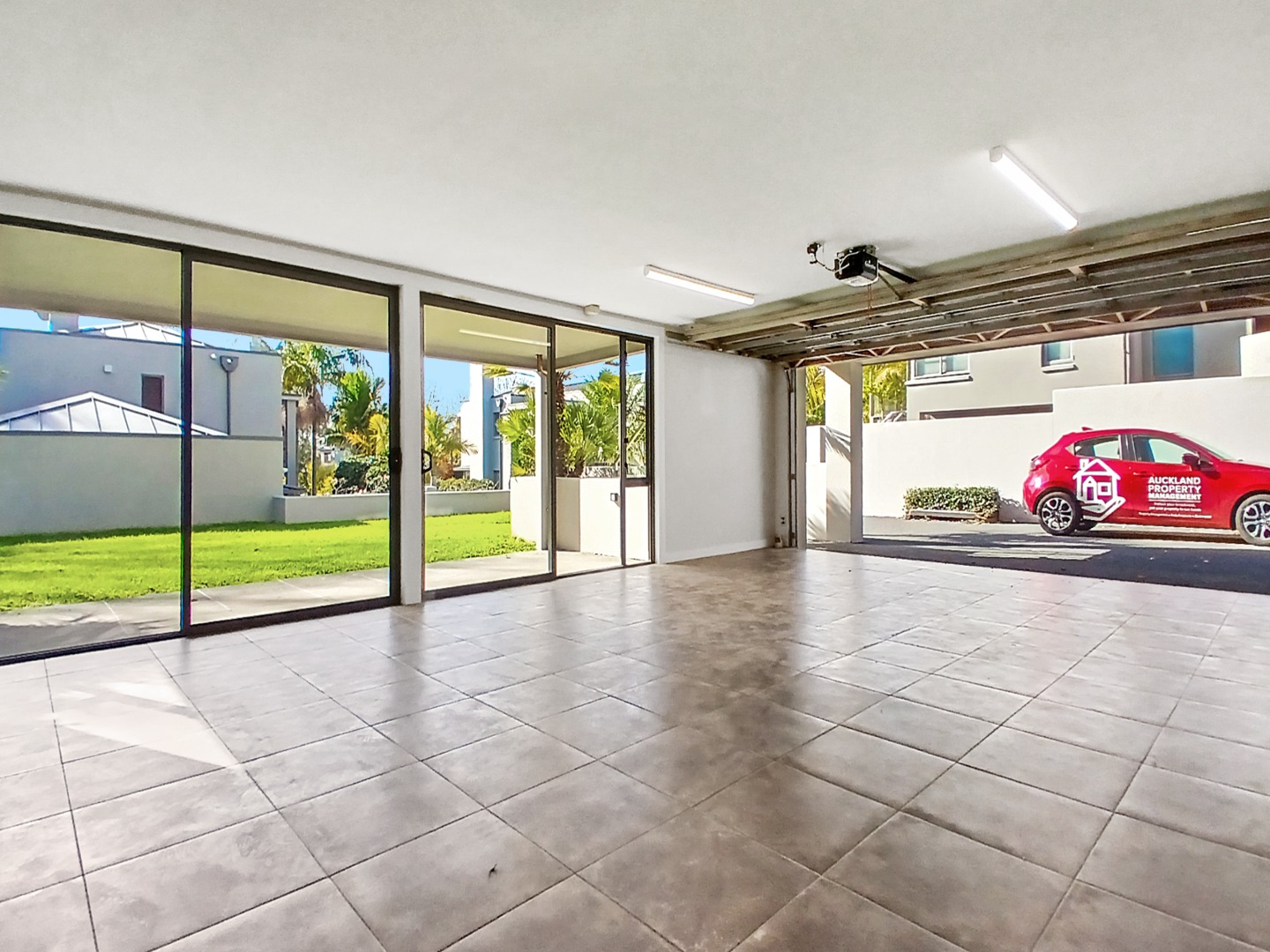 Epsom , Architecturally designed stunning five bedroom four Bathroom Home! photo