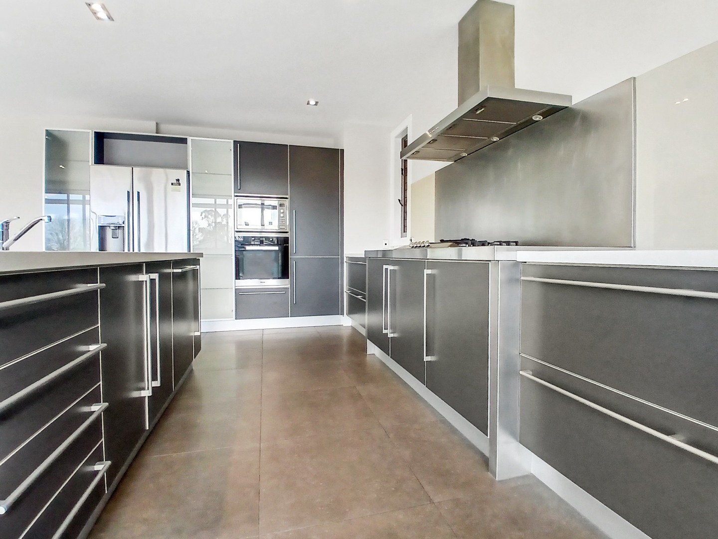 Epsom , Architecturally designed stunning five bedroom four Bathroom Home! photo