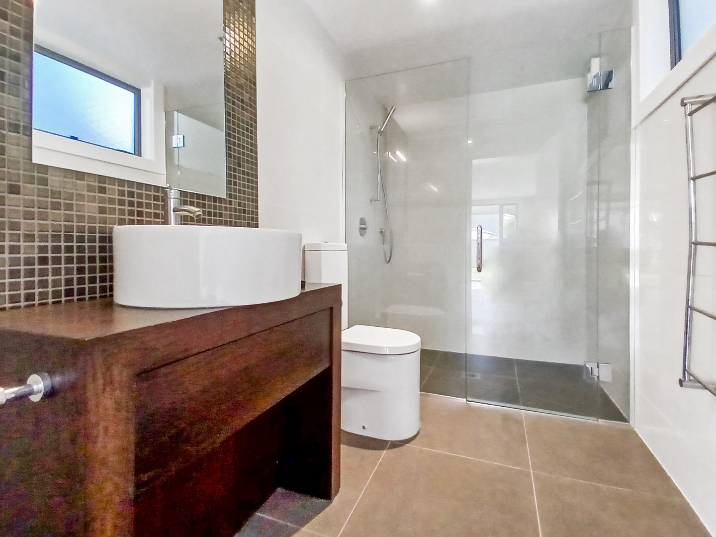 Epsom , Architecturally designed stunning five bedroom four Bathroom Home! photo