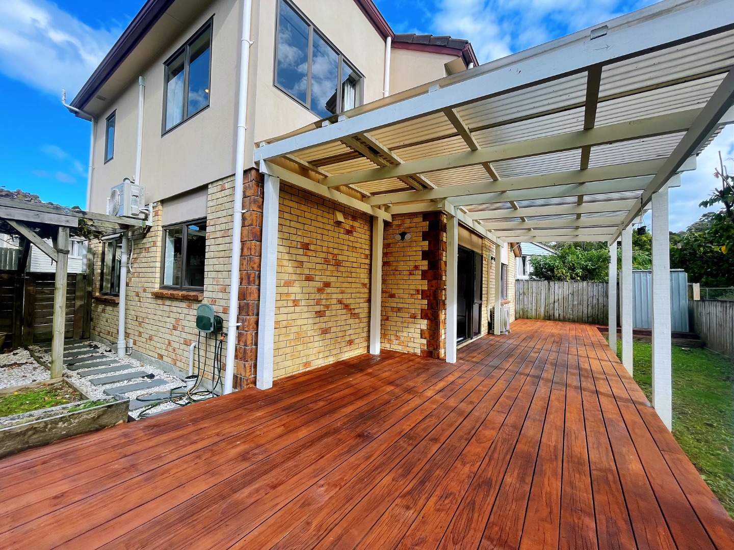 Sunny 5 bedroom 2 bathroom stunning house  photo