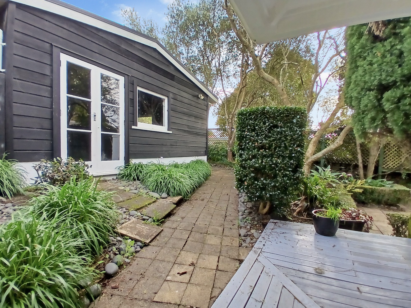  Peacefull four bedroom Mount Eden Home! photo