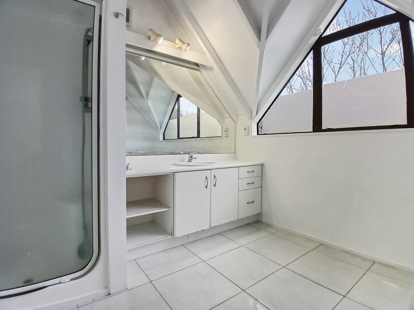  Peacefull four bedroom Mount Eden Home! photo