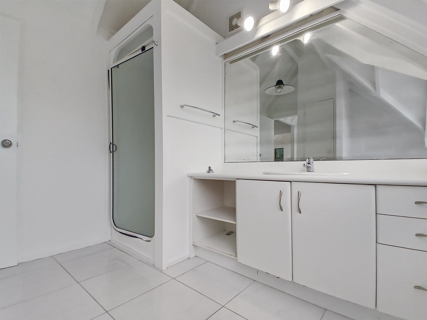  Peacefull four bedroom Mount Eden Home! photo