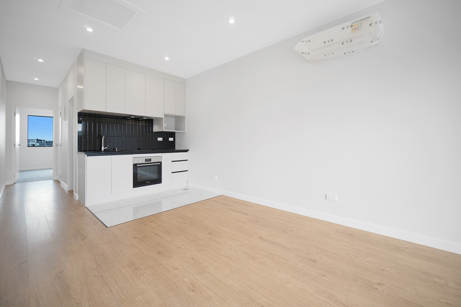 NEWLY built sunny one bedroom apartment in Hobsonville photo
