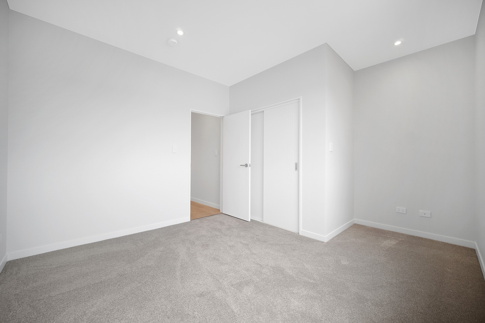NEWLY built sunny one bedroom apartment in Hobsonville photo