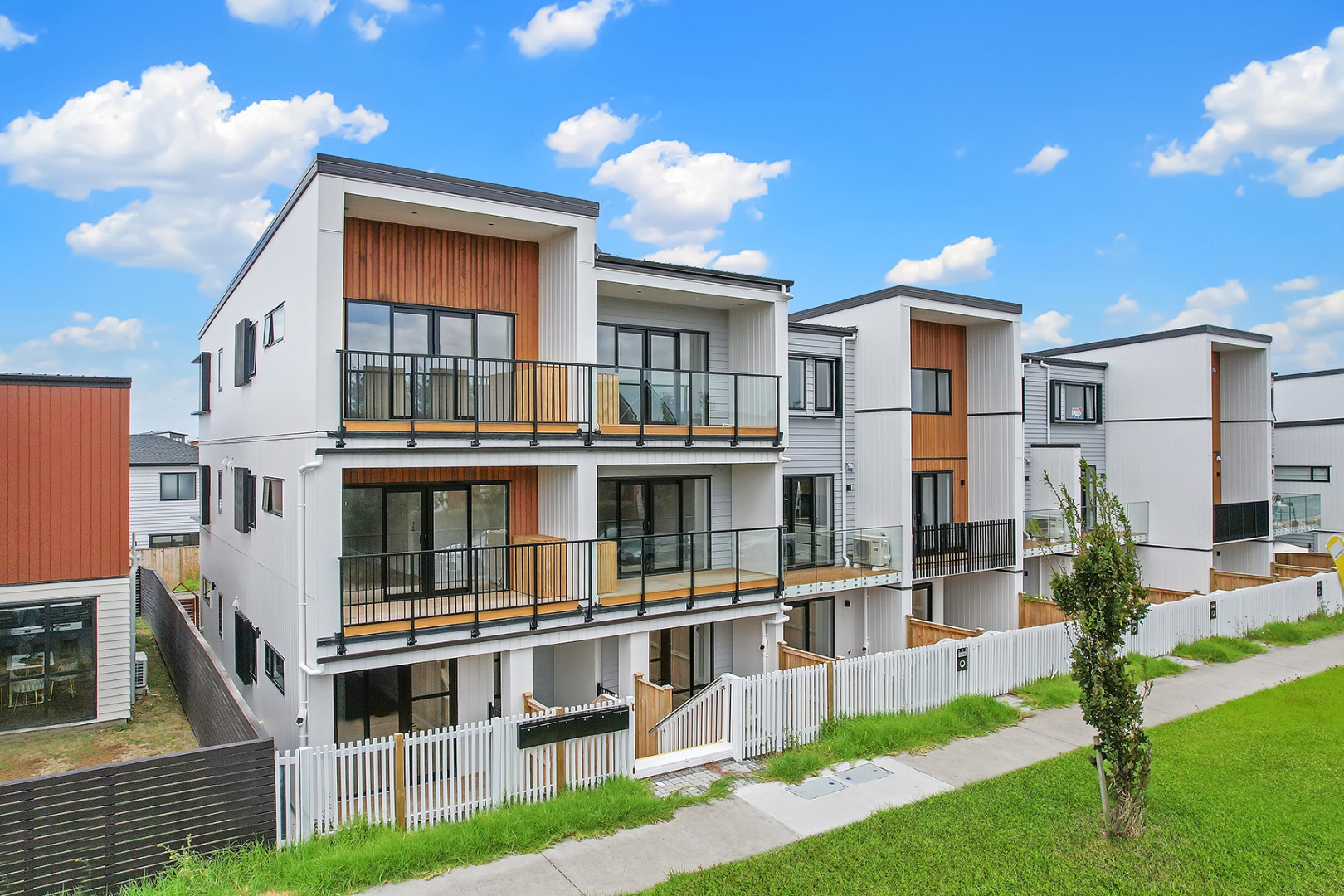 NEWLY built sunny one bedroom apartment in Hobsonville photo