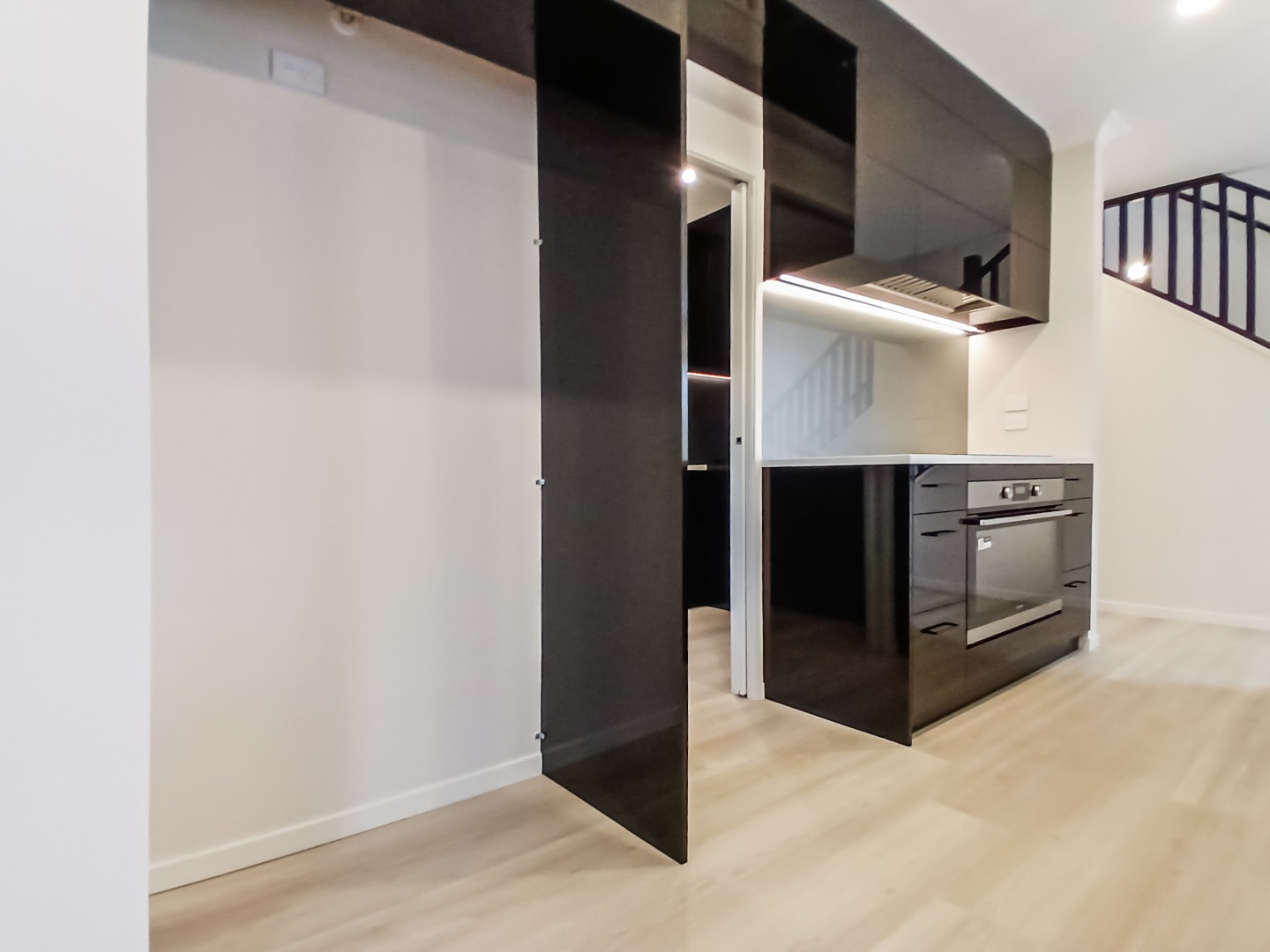 Stunning Brand new 6 x bedroom Papatoetoe home! photo