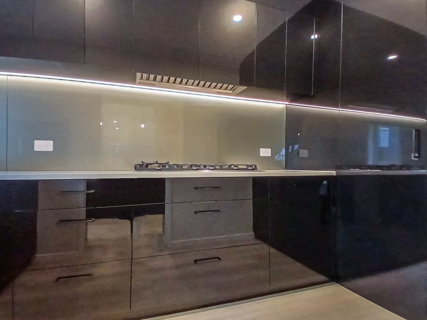 Stunning Brand new 6 x bedroom Papatoetoe home! photo