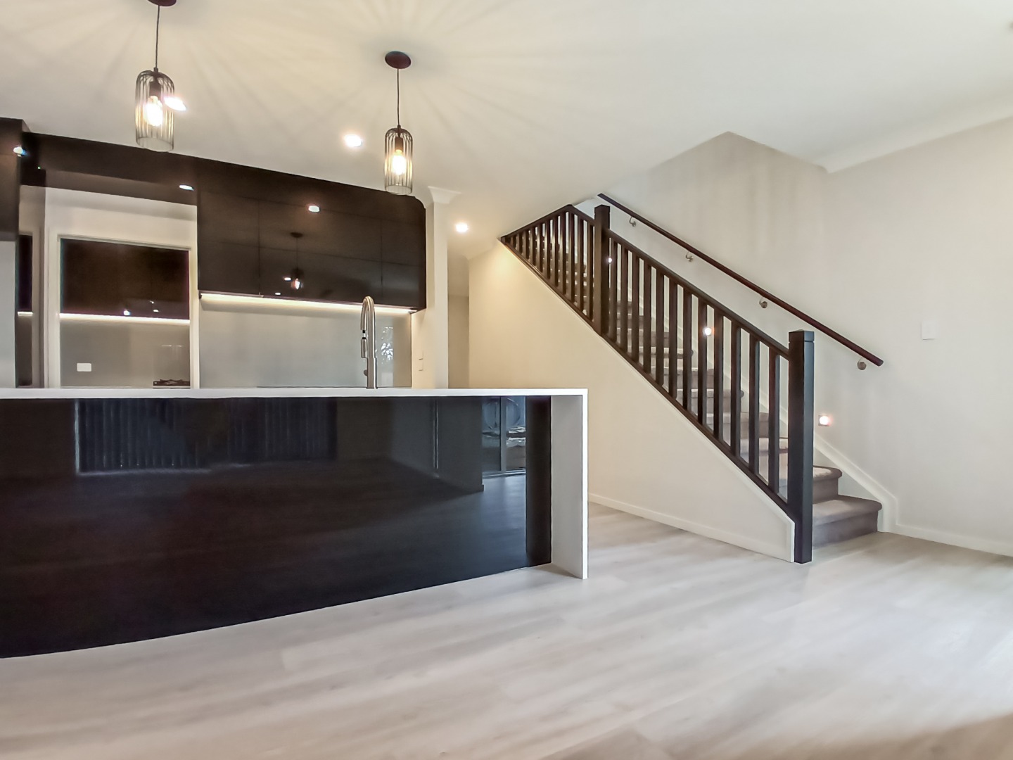 Stunning Brand new 6 x bedroom Papatoetoe home! photo