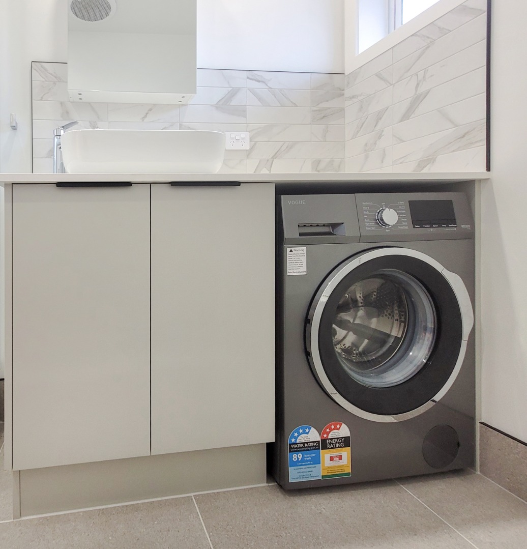 Refurbished two bedroom Onehunga mall unit. photo