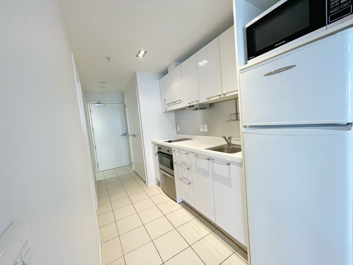 Cozy one bedroom Hobson St apartment  photo