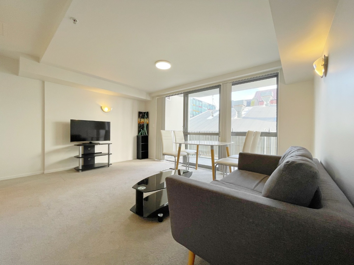 Cozy one bedroom Hobson St apartment  photo