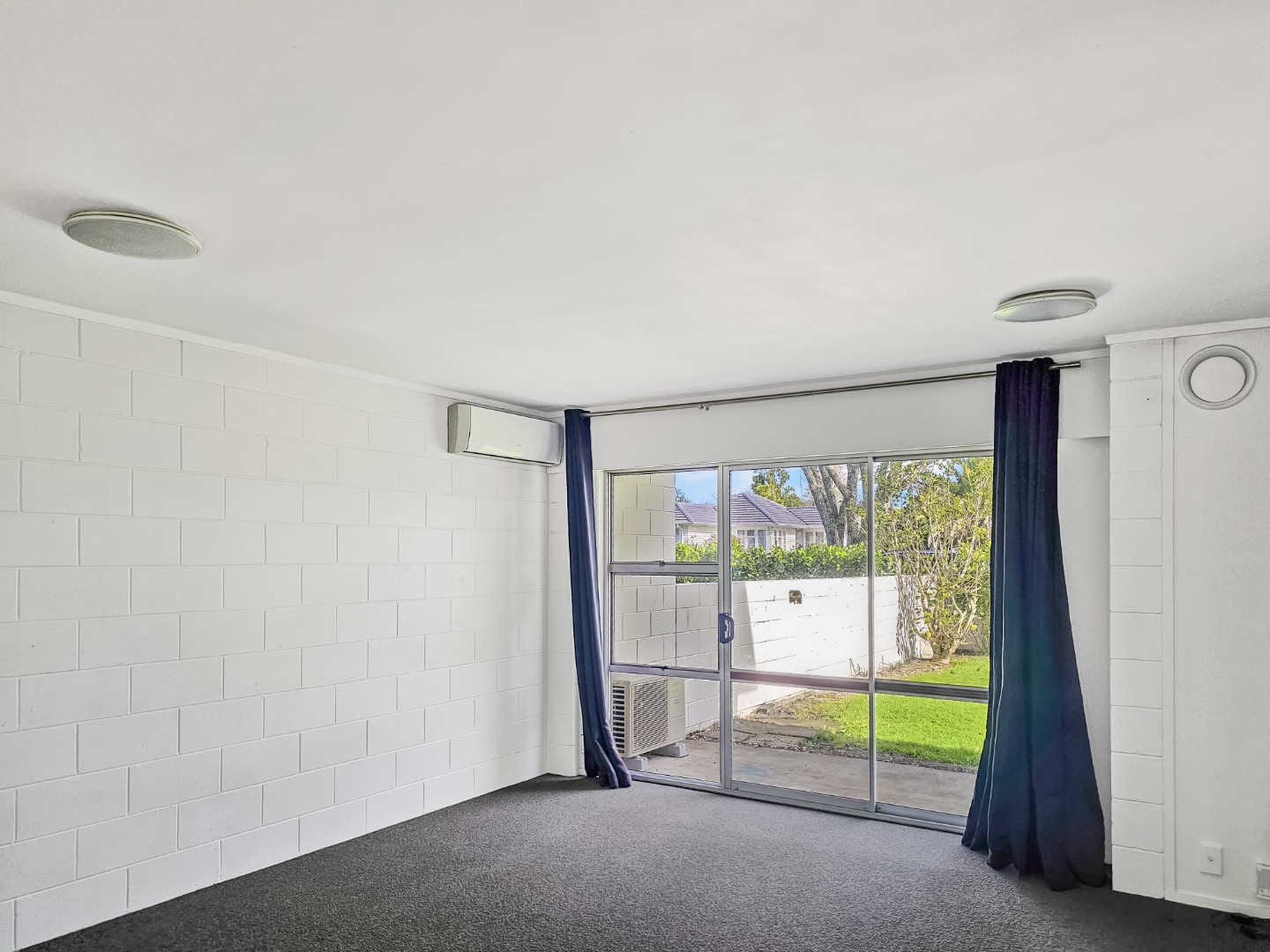 NEW LYNN - 2 Bedroom  photo