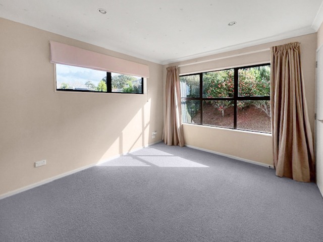 LOOKING FOR A SPACIOUS 4 BED FAMILY HOME IN MILLWATER-LOOK NO FURTHER photo