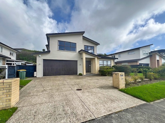 LOOKING FOR A SPACIOUS 4 BED FAMILY HOME IN MILLWATER-LOOK NO FURTHER photo