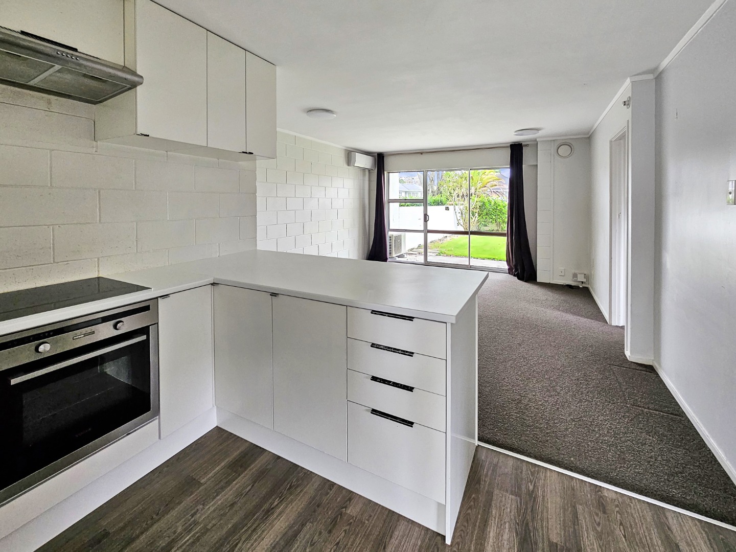 NEW LYNN - 2 Bedroom  photo