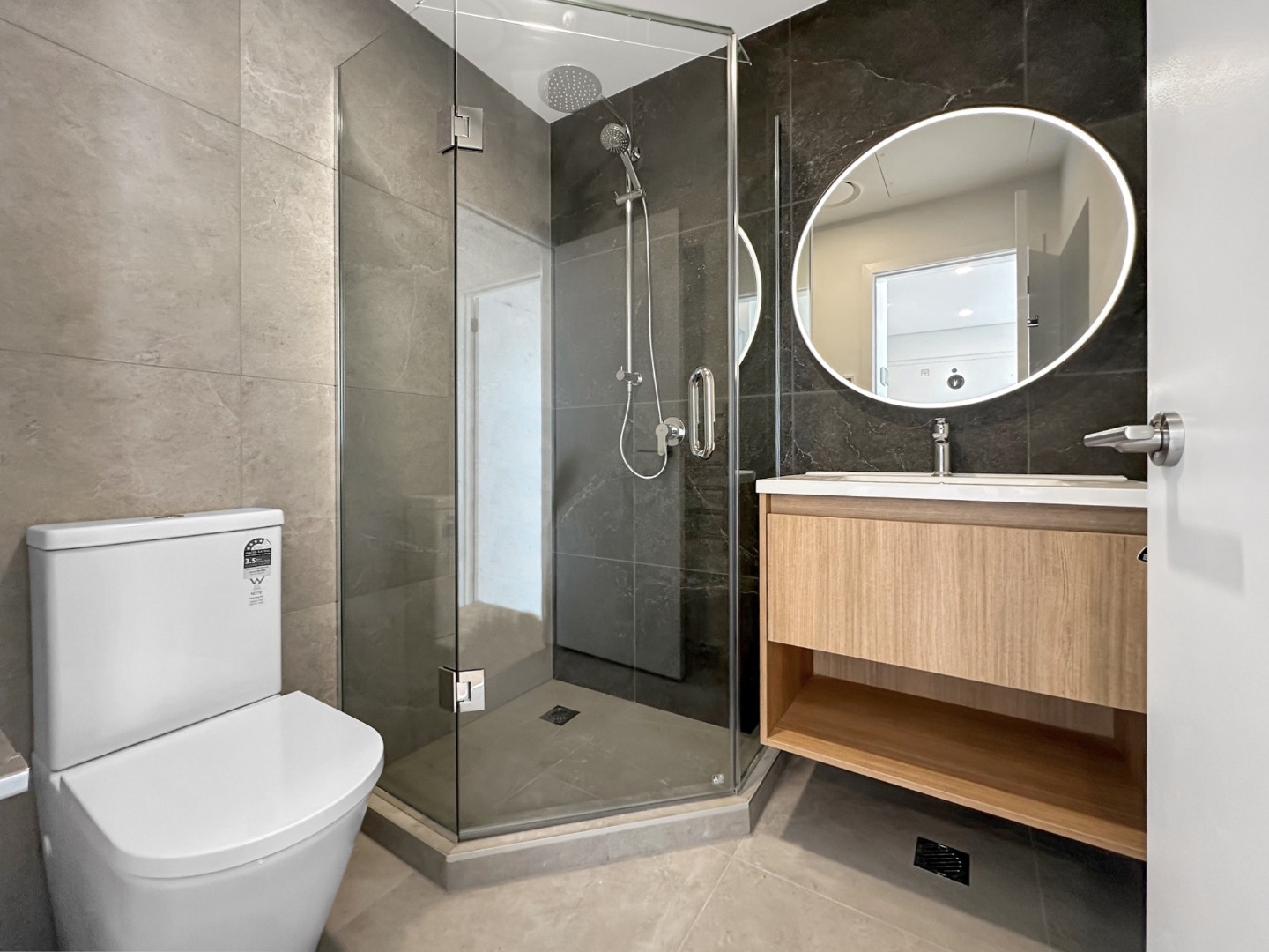 Modern Two-Bedroom Apartment for Rent! photo