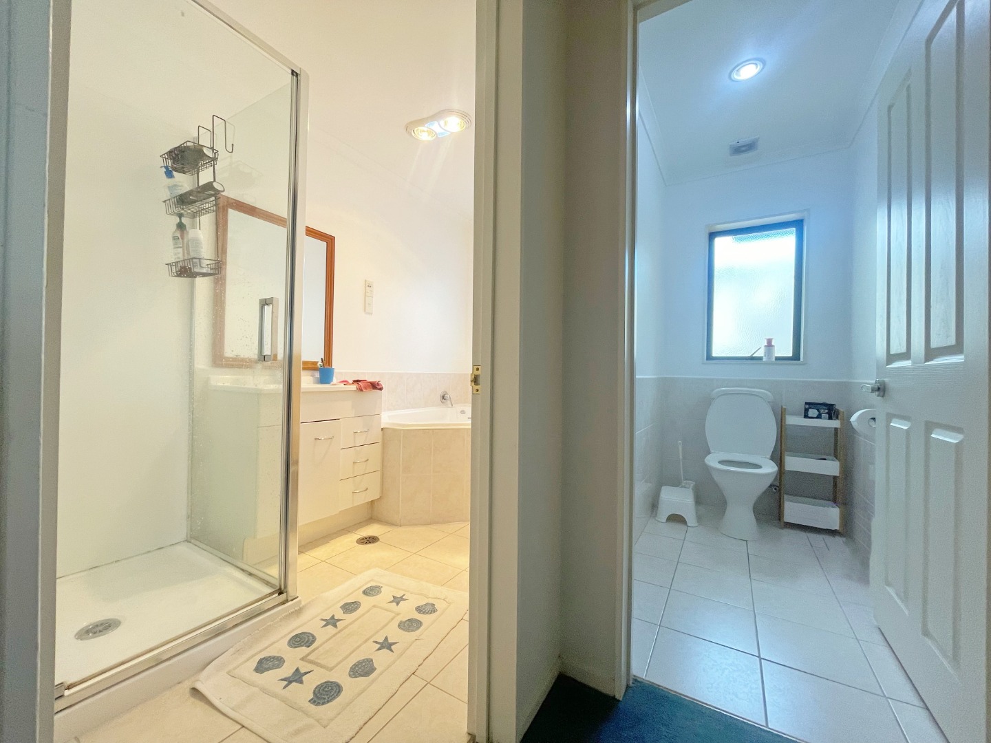 Sunny 4 bedroom family home  photo