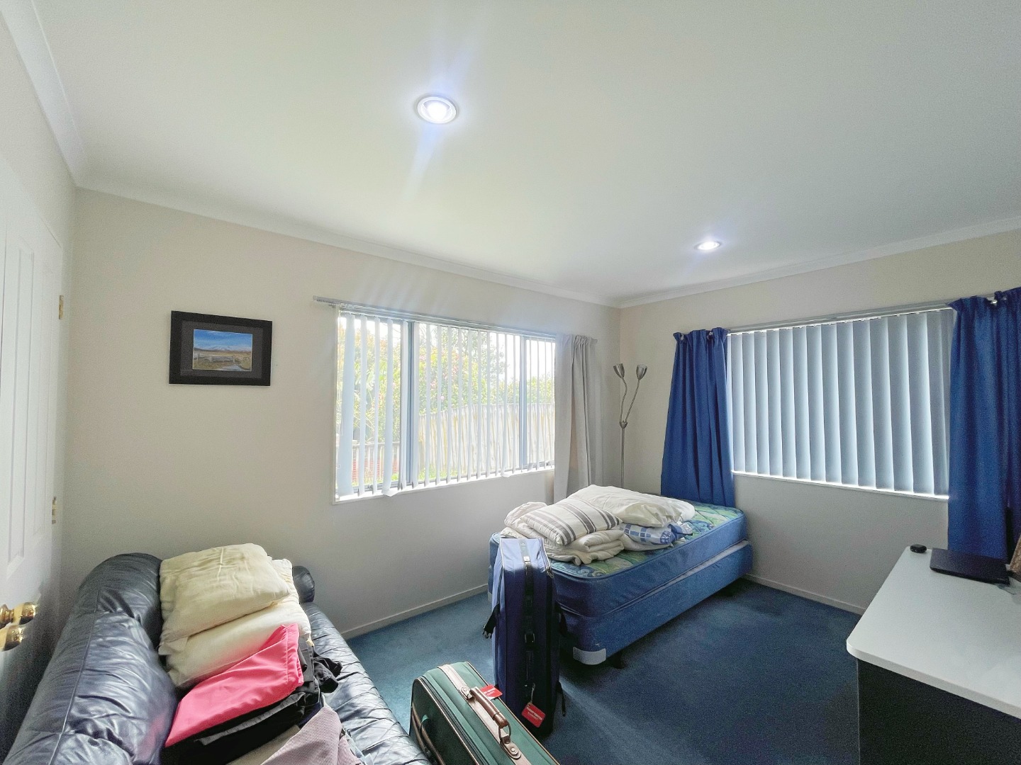 Sunny 4 bedroom family home  photo