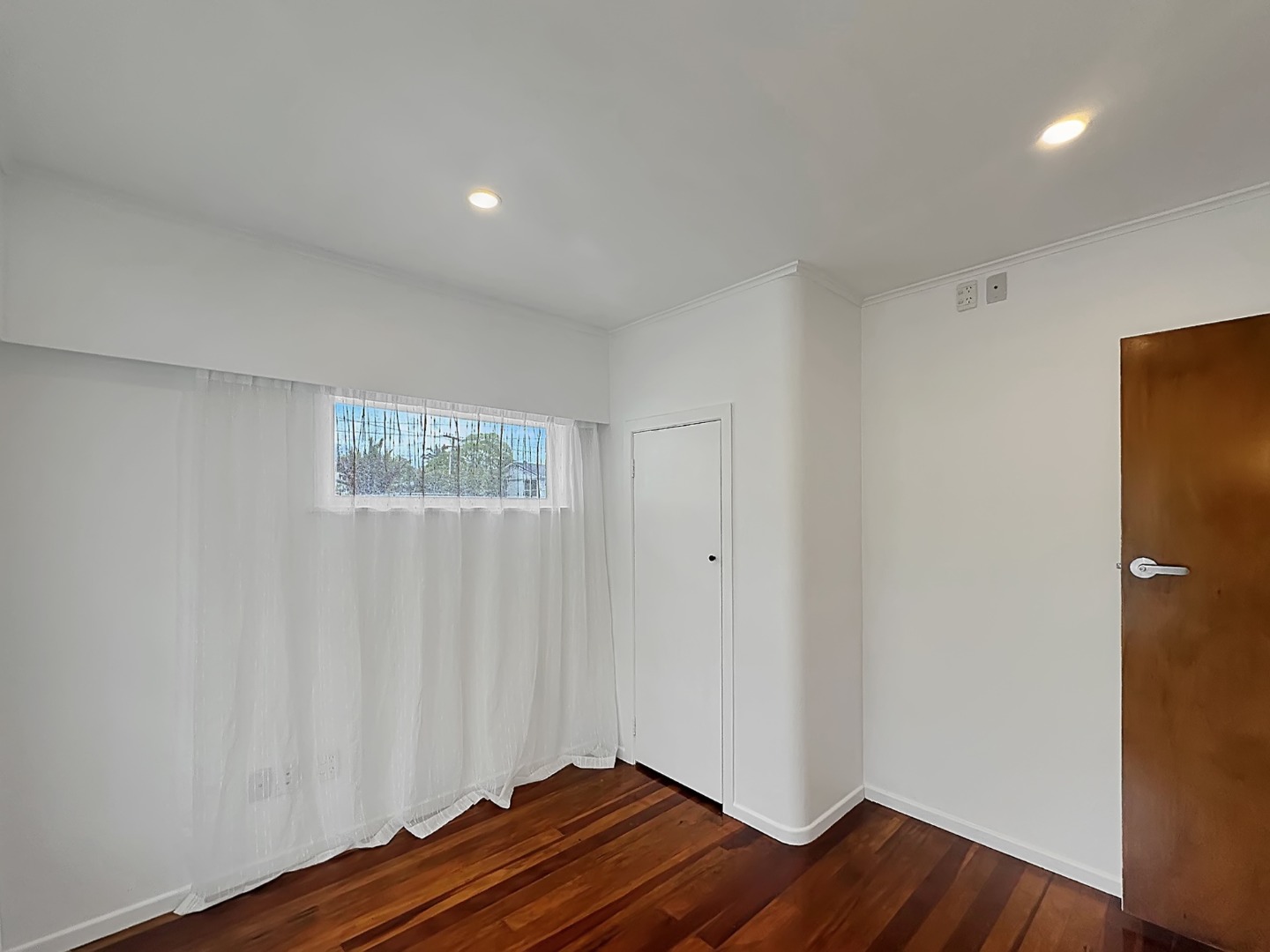 Spacious 5-Bedroom House in Glendowie with Access to Good School Zone photo