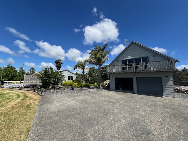 RURAL LIFESTYLE- URBAN FRINGE, FOUR BEDROOMS + ROOM FOR GRANNY! photo