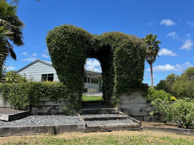 RURAL LIFESTYLE- URBAN FRINGE, FOUR BEDROOMS + ROOM FOR GRANNY! photo