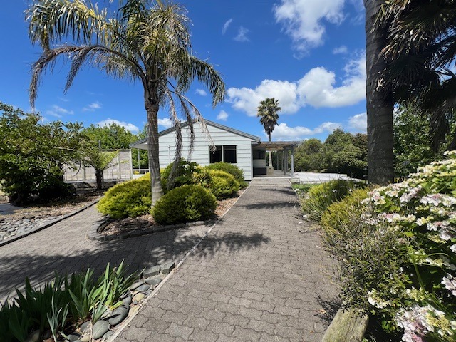 RURAL LIFESTYLE- URBAN FRINGE, FOUR BEDROOMS + ROOM FOR GRANNY! photo