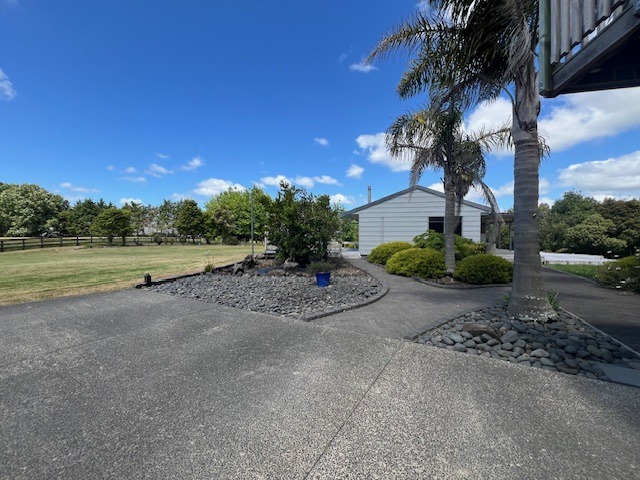 RURAL LIFESTYLE- URBAN FRINGE, FOUR BEDROOMS + ROOM FOR GRANNY! photo