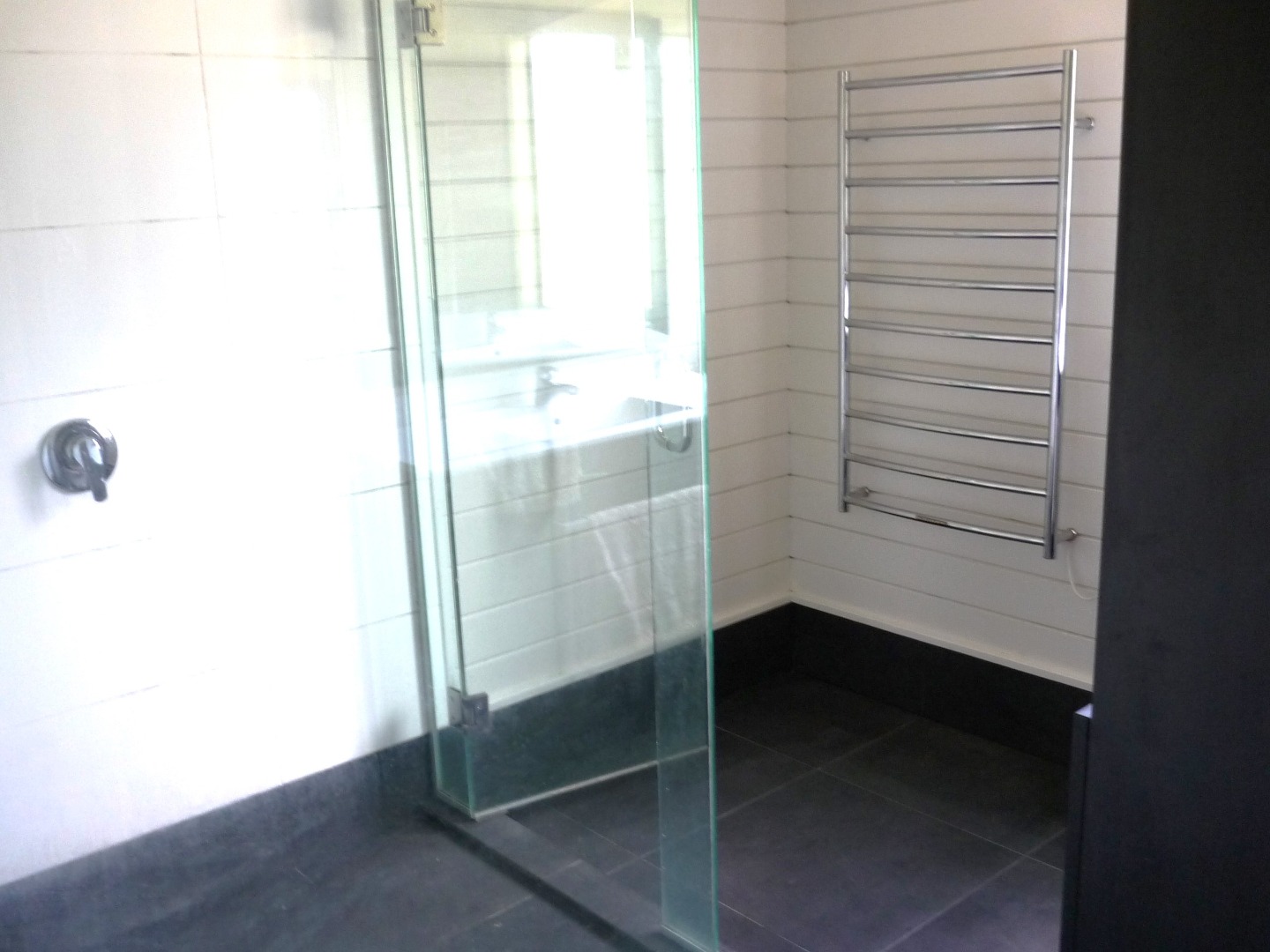 RURAL LIFESTYLE- URBAN FRINGE, FOUR BEDROOMS + ROOM FOR GRANNY! photo