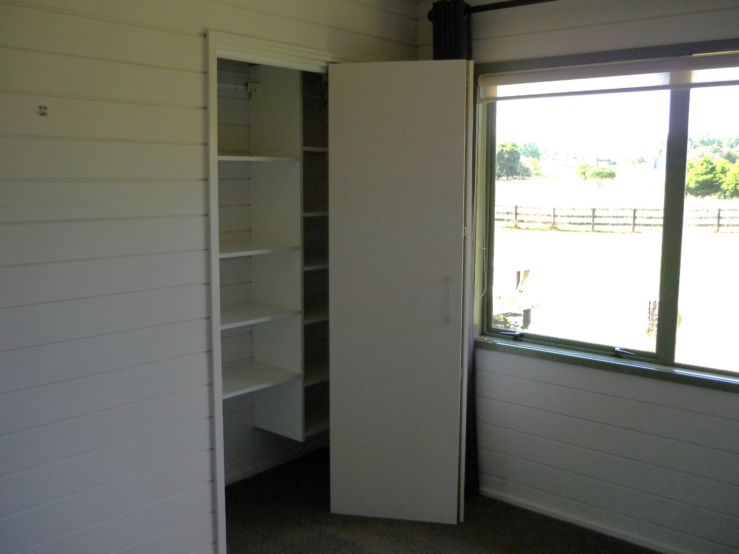 RURAL LIFESTYLE- URBAN FRINGE, FOUR BEDROOMS + ROOM FOR GRANNY! photo