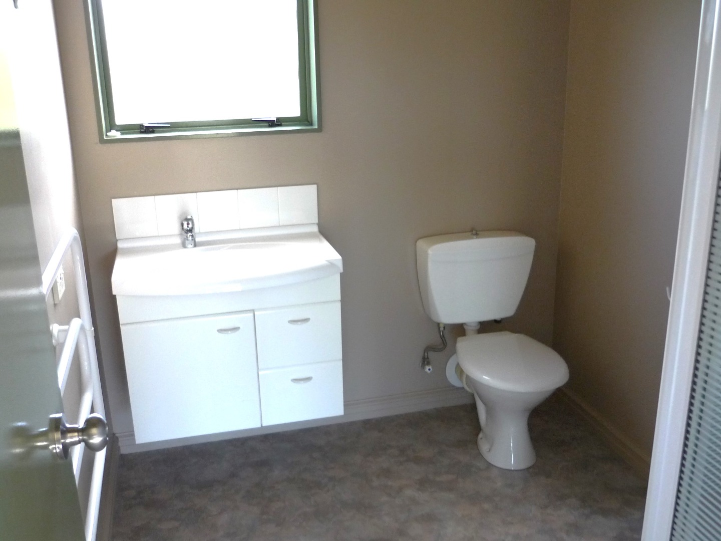 RURAL LIFESTYLE- URBAN FRINGE, FOUR BEDROOMS + ROOM FOR GRANNY! photo