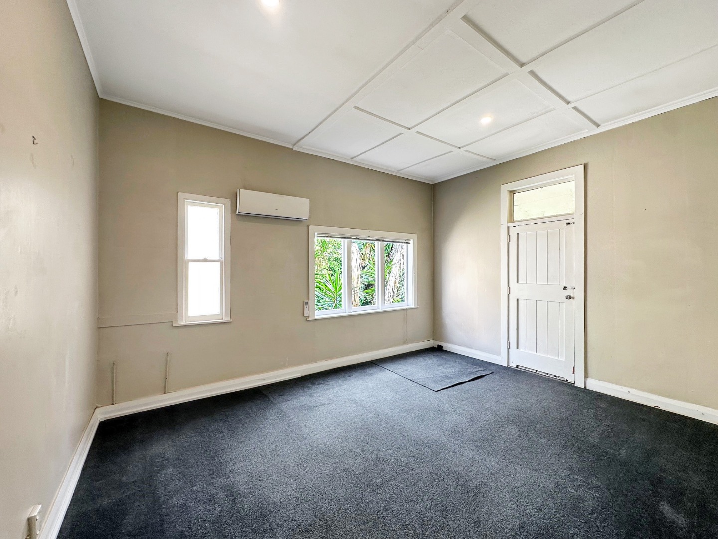 Spacious Unit in Prime Eden Terrace Location photo