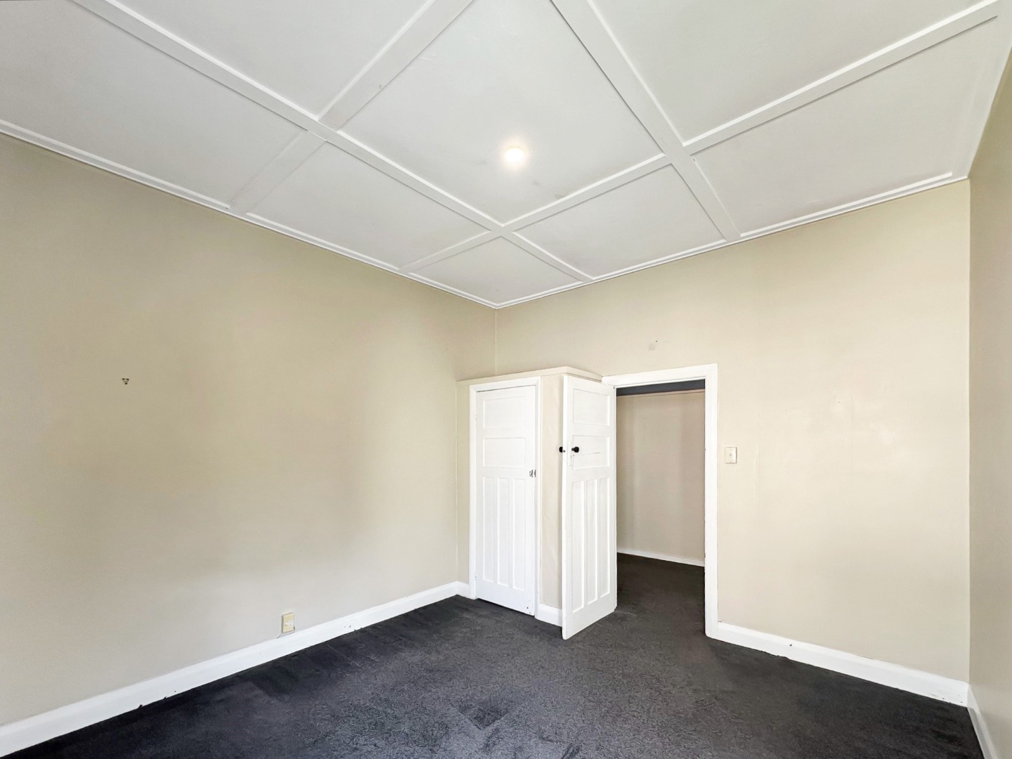 Spacious Unit in Prime Eden Terrace Location photo