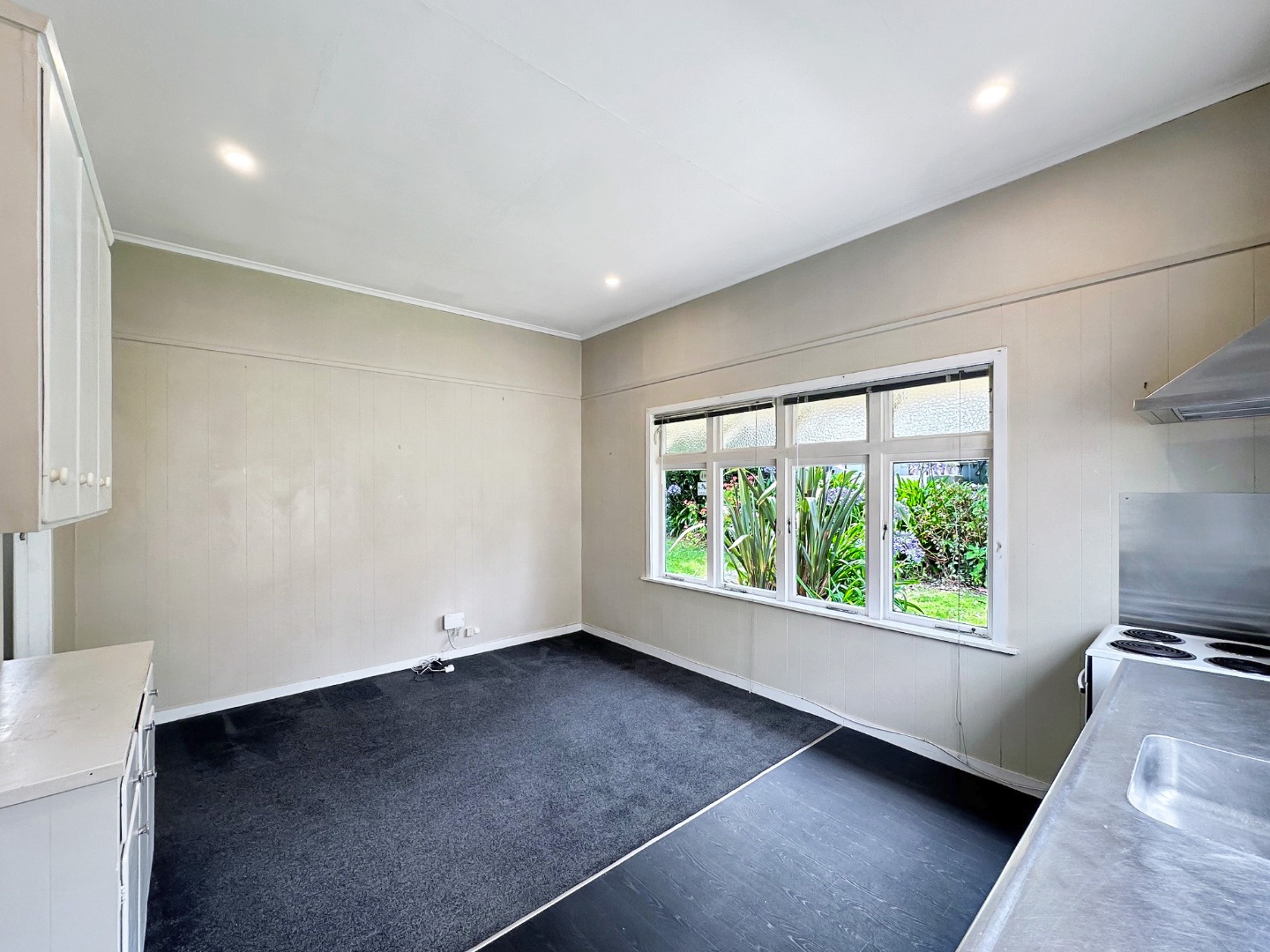 Spacious Unit in Prime Eden Terrace Location photo