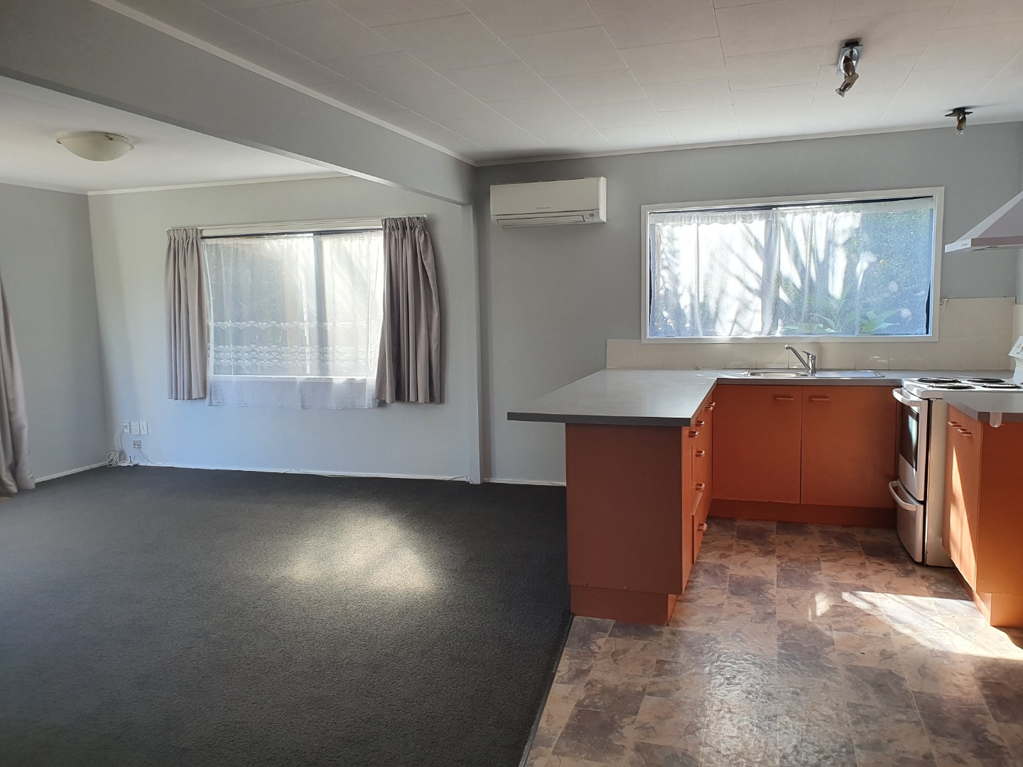 Manurewa - 3 Bedrooms with Fully Fenced Yard photo