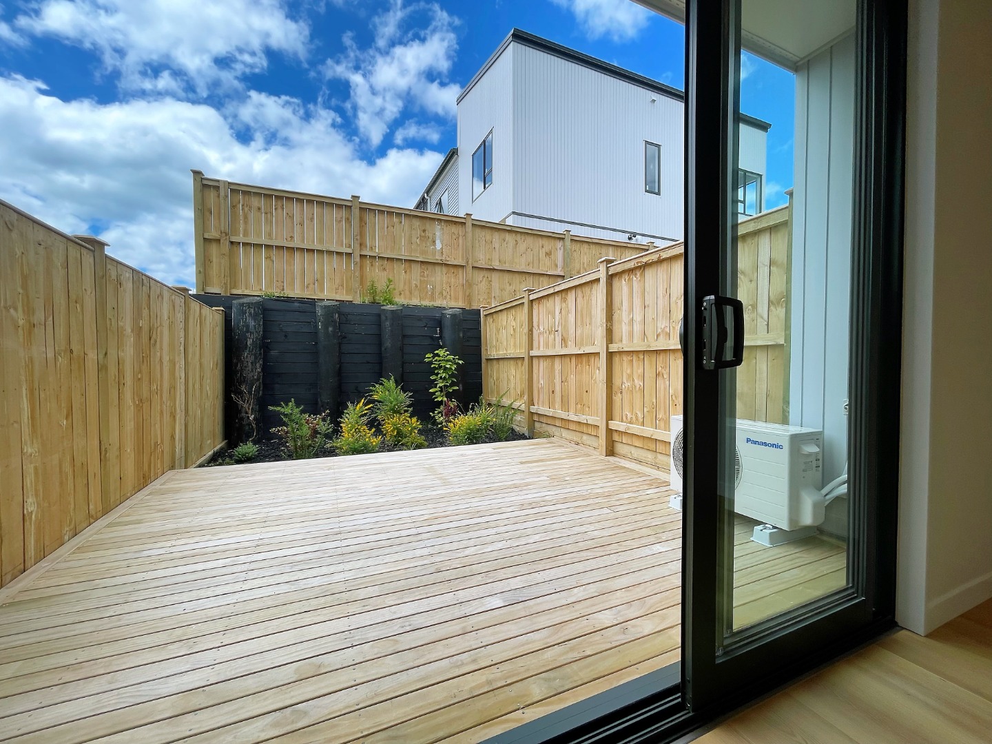 Sunny Two bedroom home in Westgate photo