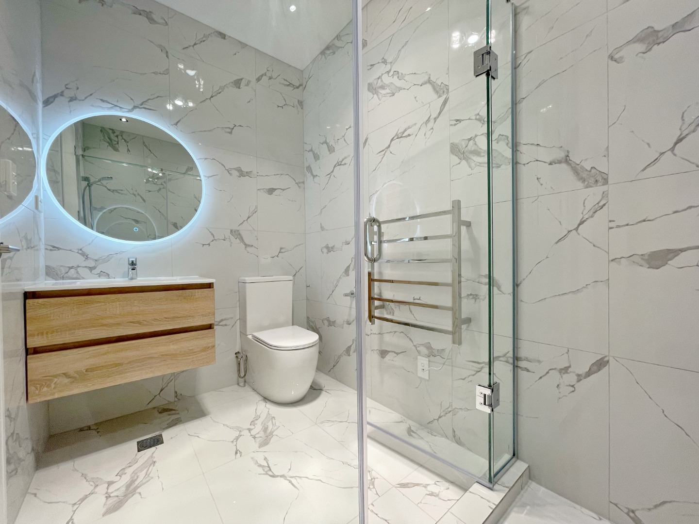 Sunny Two bedroom home in Westgate photo