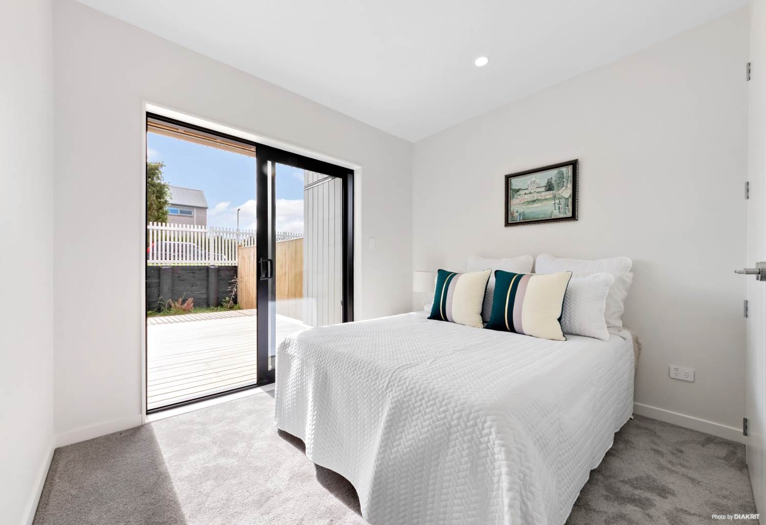 NEWLY built sunny FOUR bedroom townhouse in Hobsonville photo