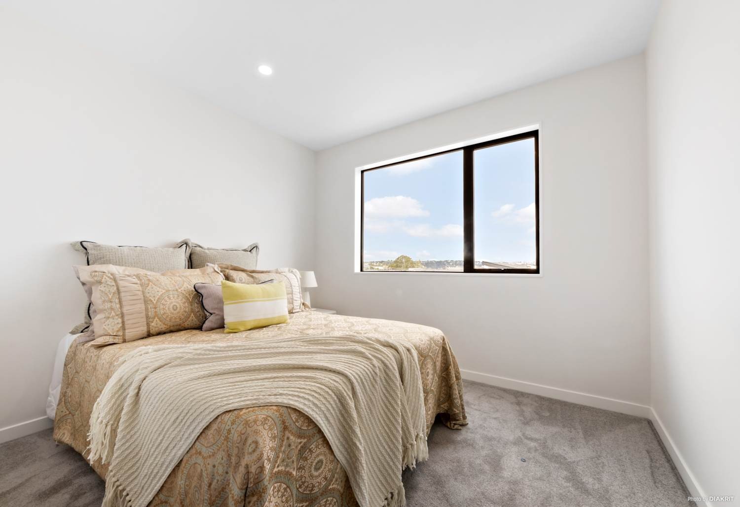 NEWLY built sunny FOUR bedroom townhouse in Hobsonville photo