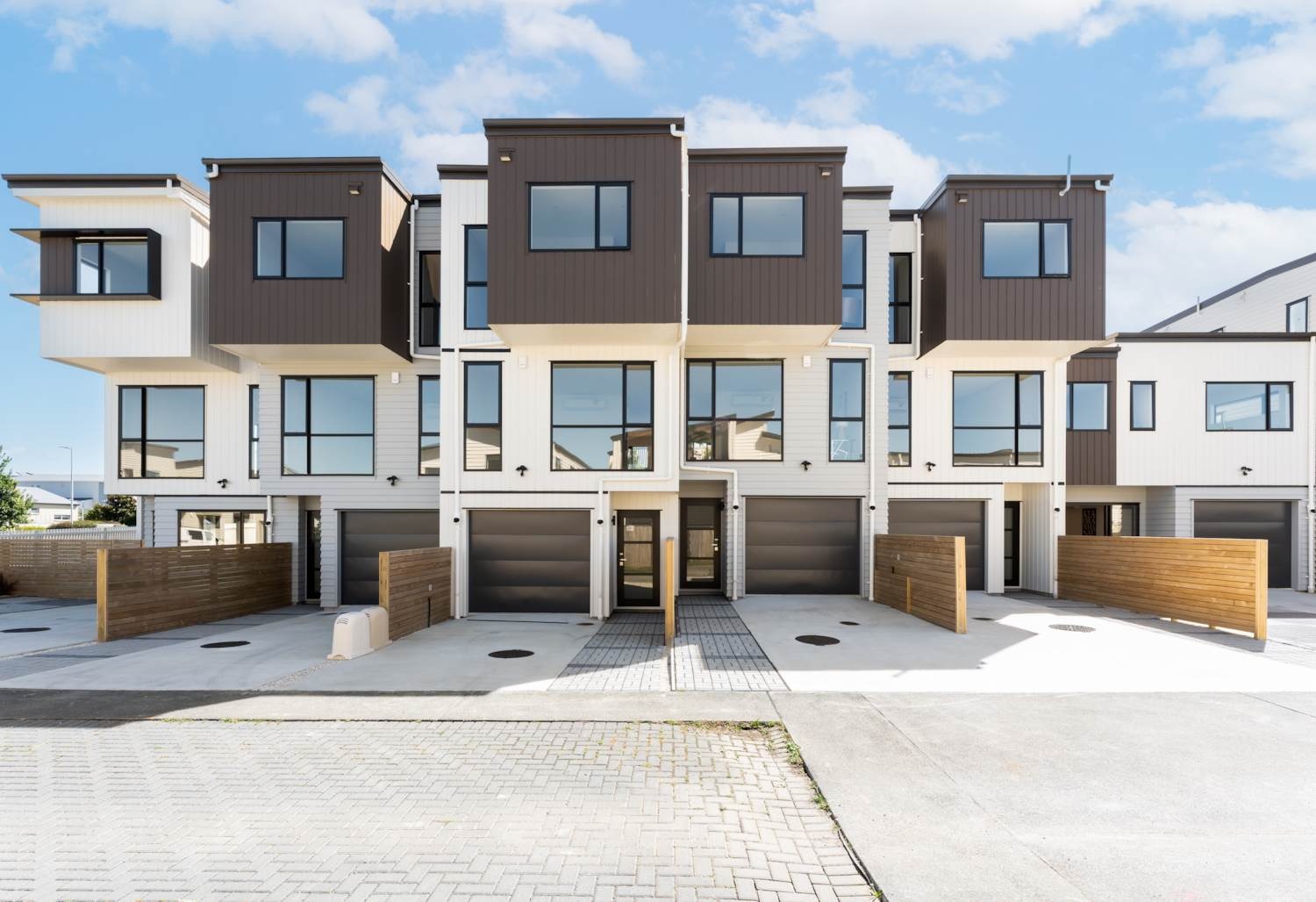 NEWLY built sunny FOUR bedroom townhouse in Hobsonville photo