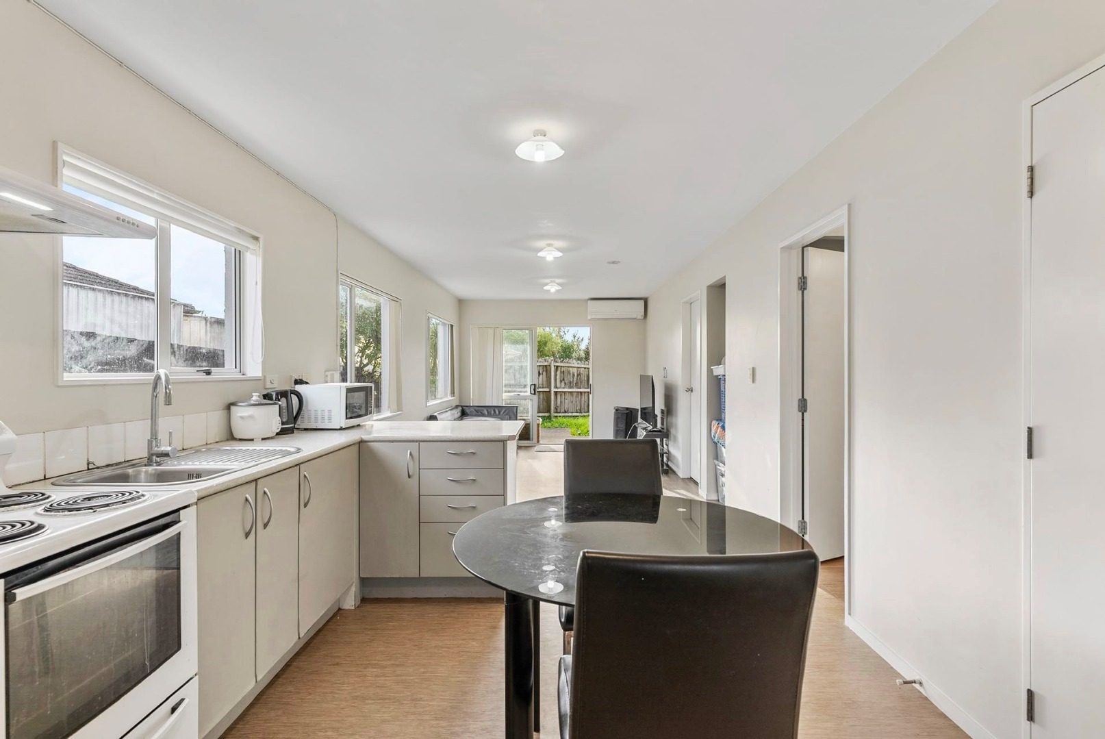 2 bedroom downstairs apartment photo
