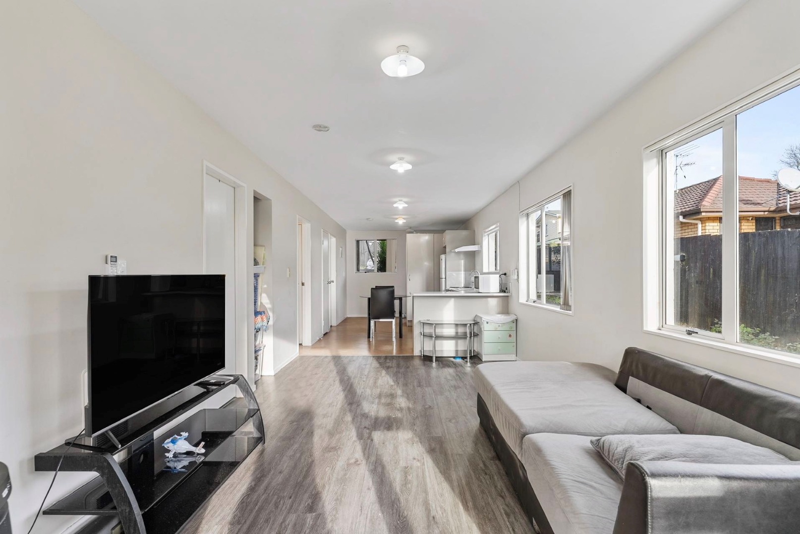 2 bedroom downstairs apartment photo